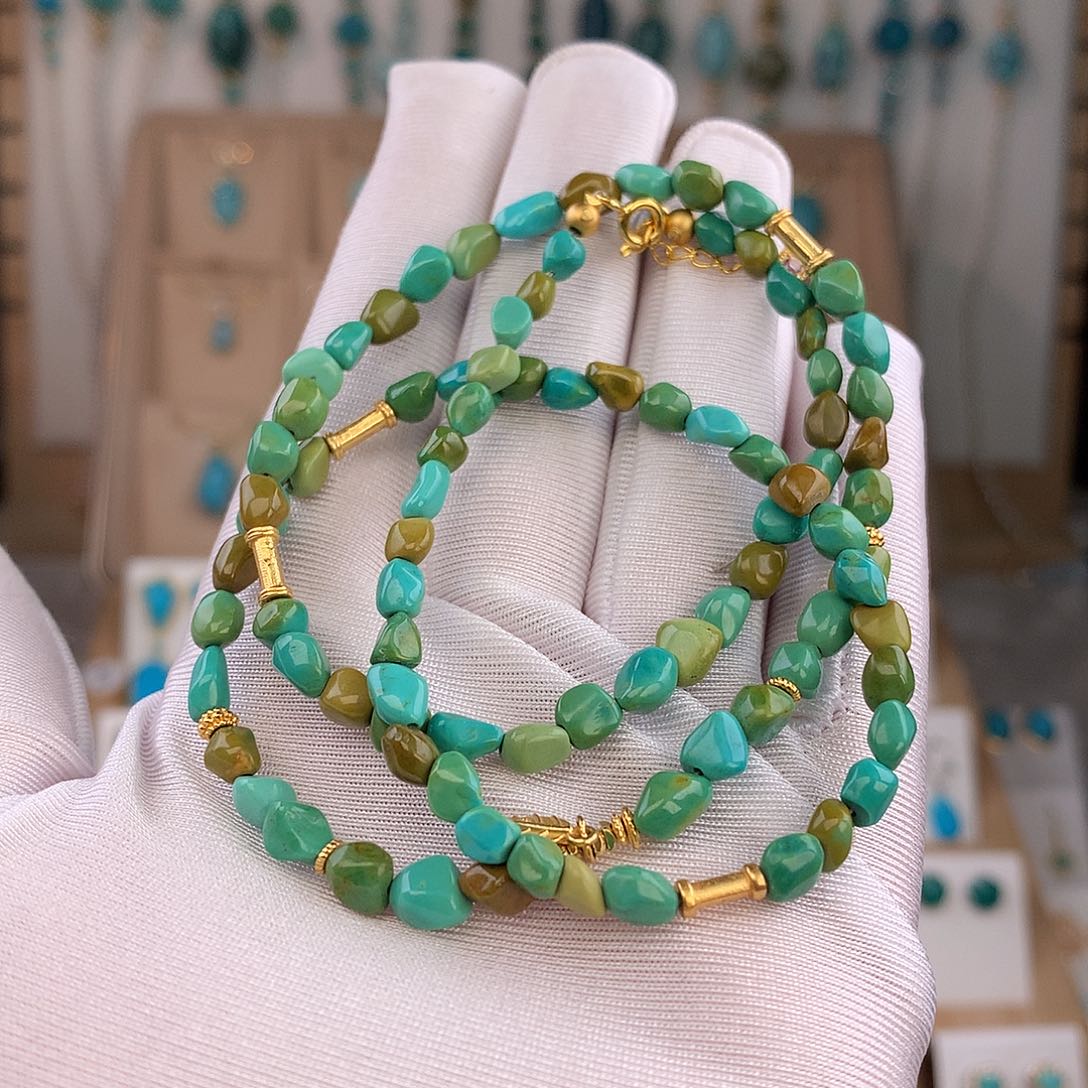 绿松石未镶嵌颈饰