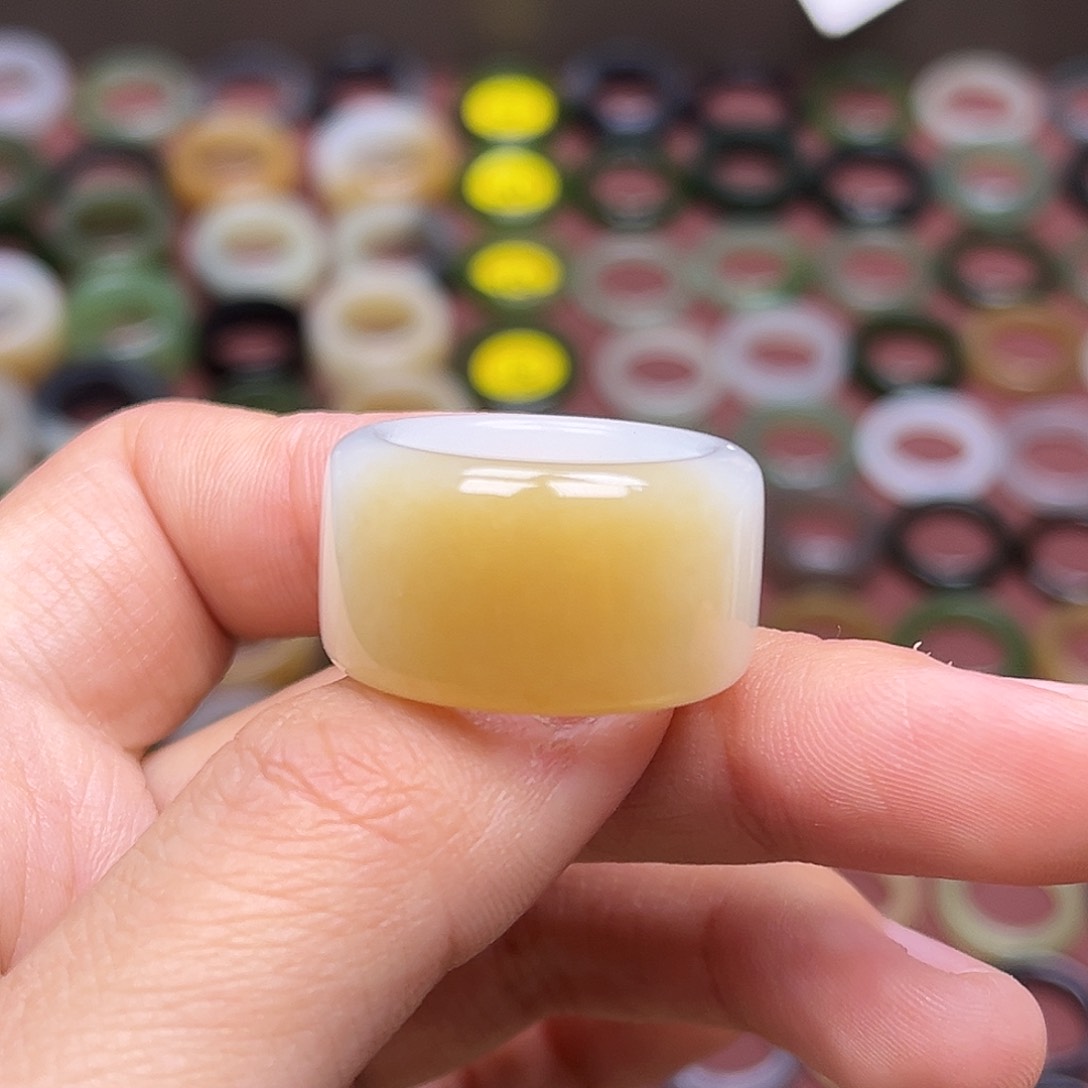 和田玉戒指未镶嵌18.1 一口金糖 