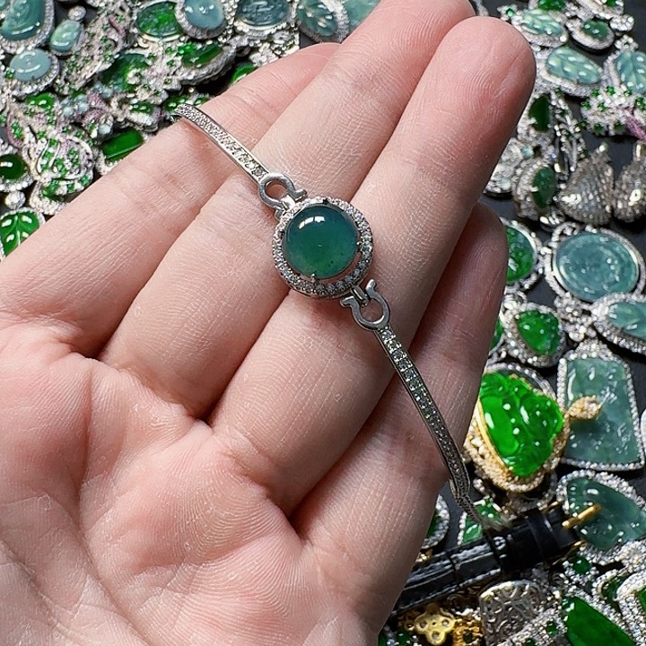 翡翠颈饰未镶嵌天然A货翡翠放漏