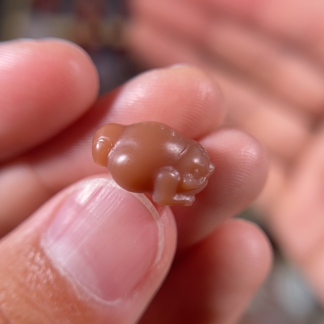 玛瑙/玉髓盐源料金蟾侧挂13.7*9.7不退不换未镶嵌