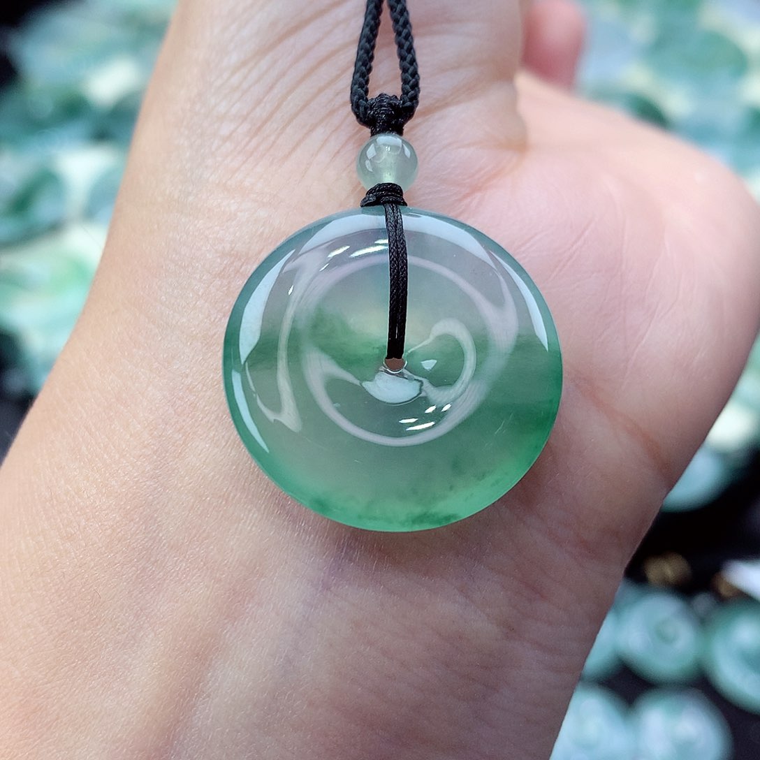 翡翠未镶嵌颈饰编号29。尺寸23.9-5