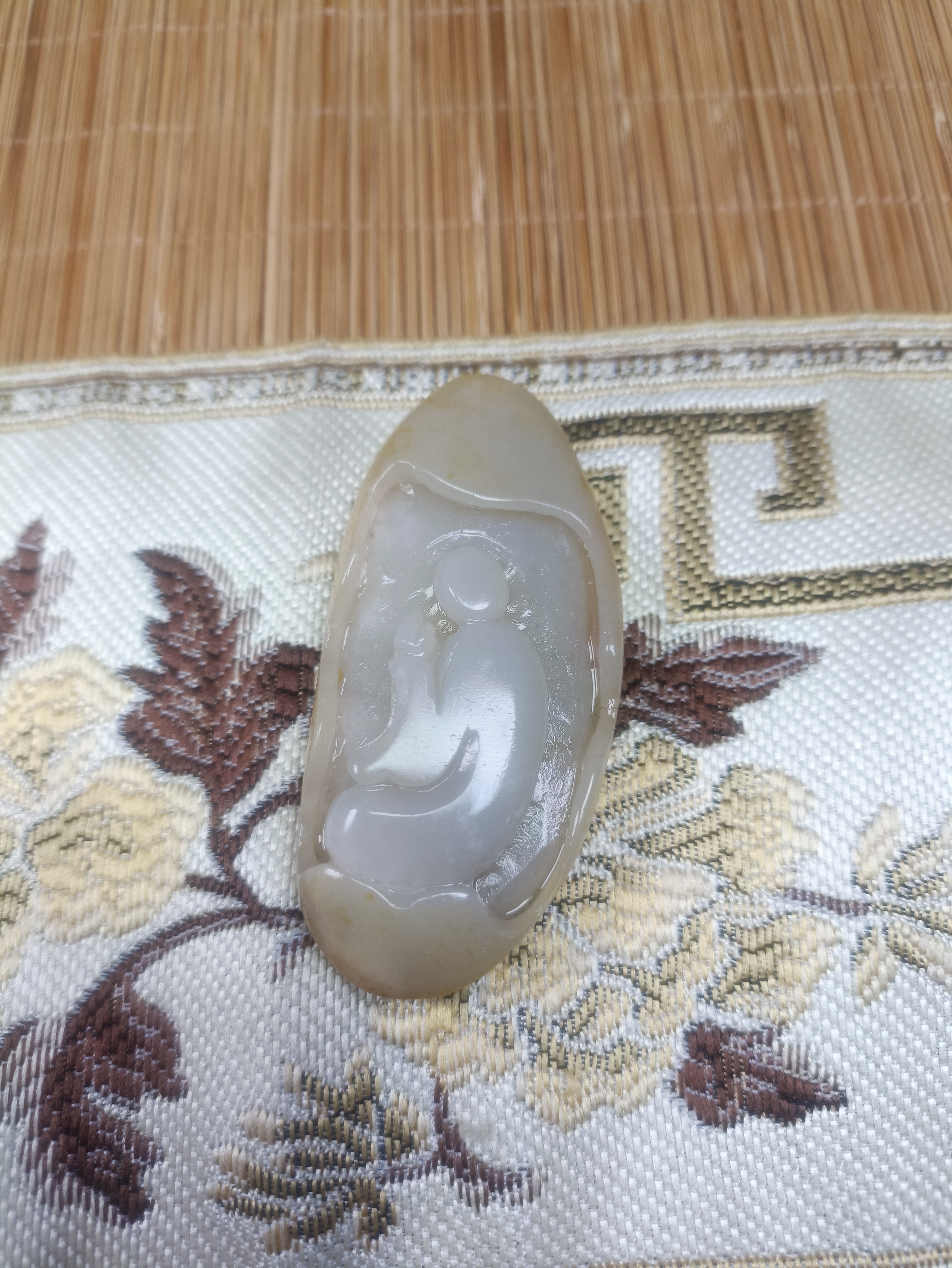 新疆和田玉挂件50克