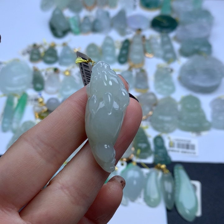 翡翠颈饰未镶嵌翡翠