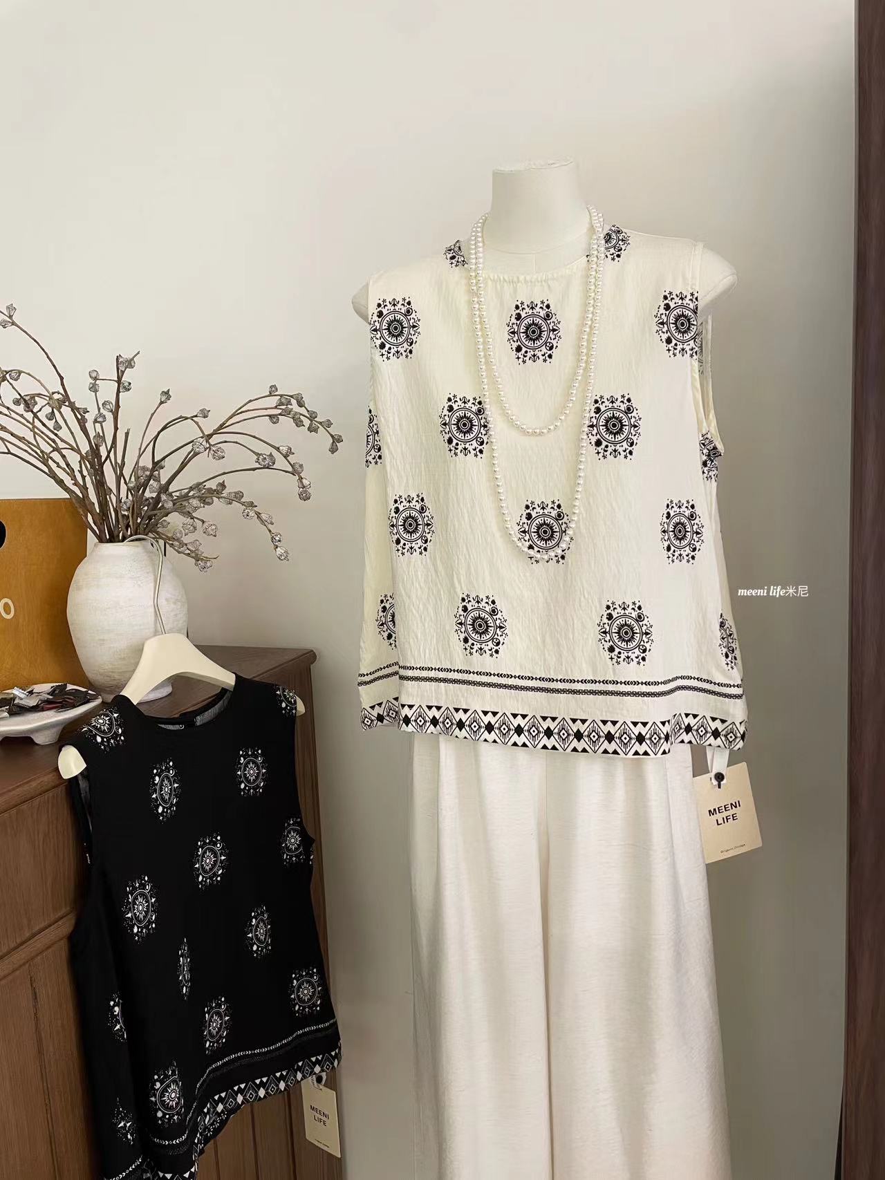 米满满-MEENI（635#）气质碎花无袖提花上衣