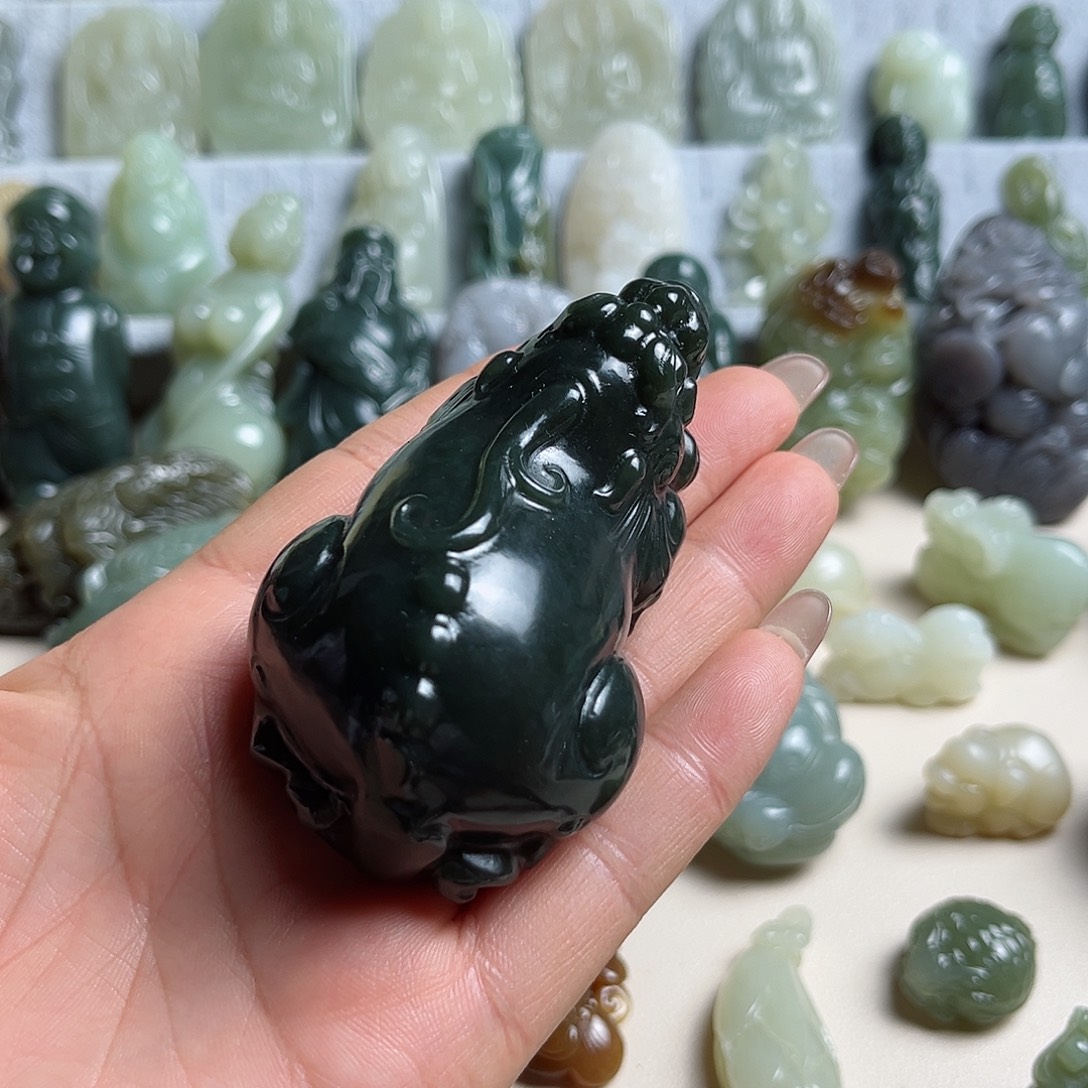 和田玉未镶嵌把件