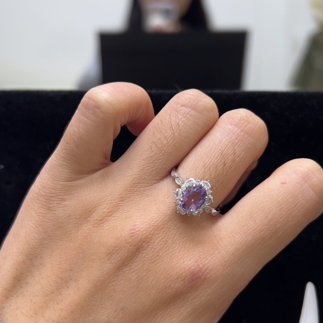 小***娟银S925镶嵌戒指水晶