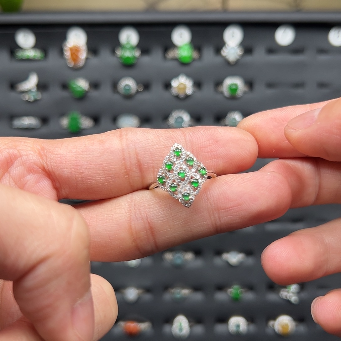 u***头翡翠银S925镶嵌戒指