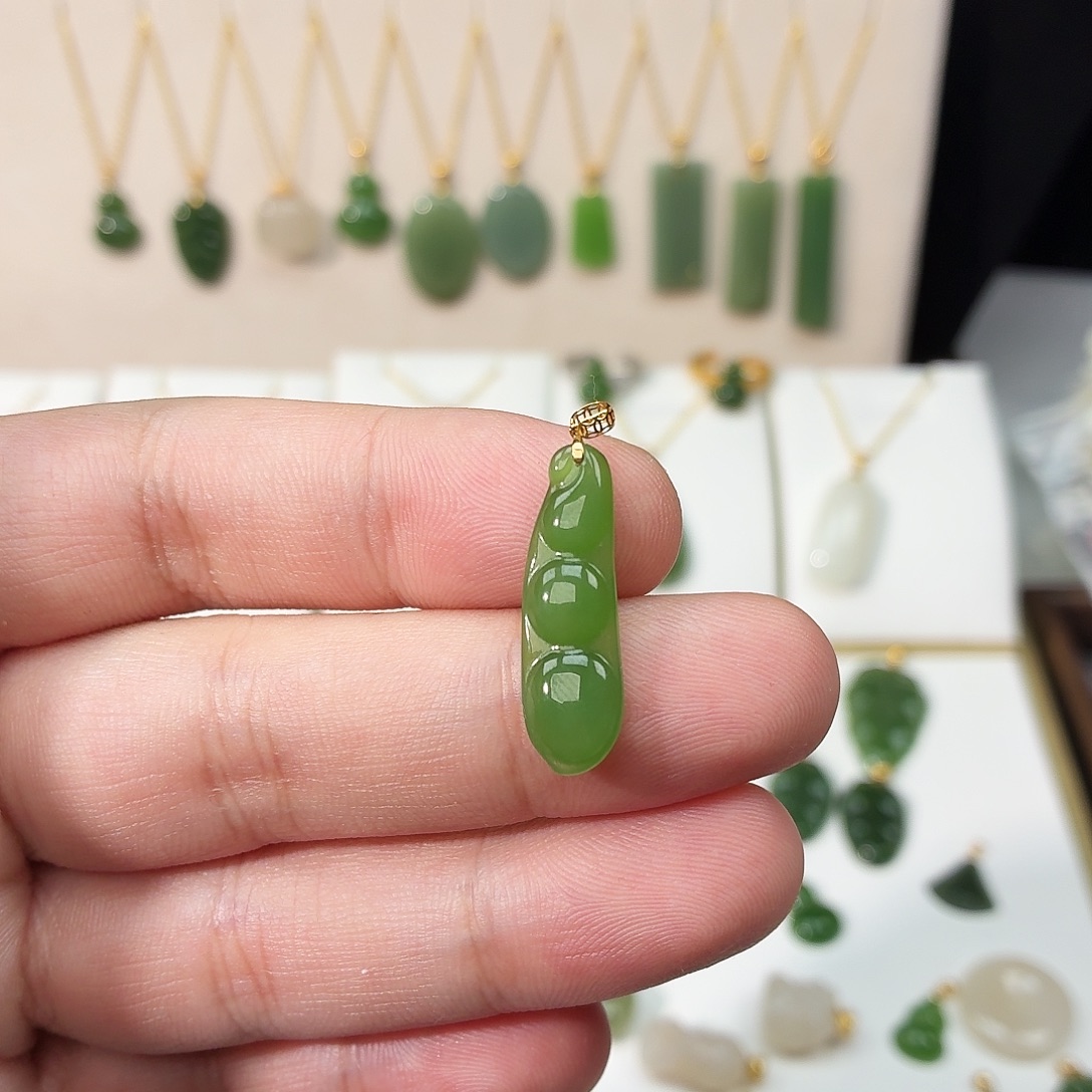 飞***～和田玉（碧玉）18K金镶嵌吊坠(赠链)