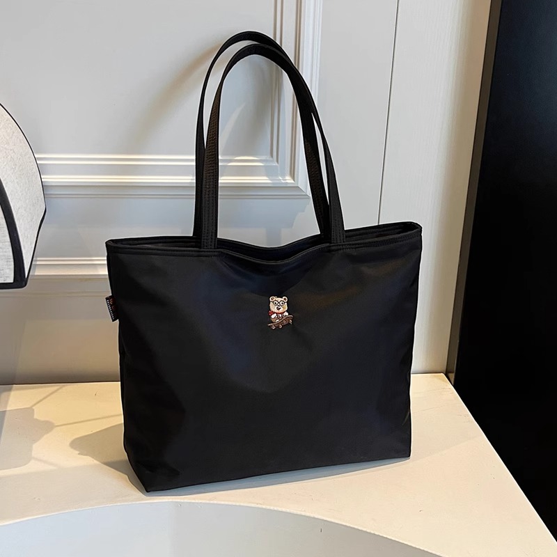 大容量托特包女夏2025新款刺绣小熊尼龙帆布包通勤单肩手提购物袋