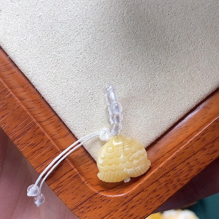 琥珀裸石未镶嵌蜜蜡