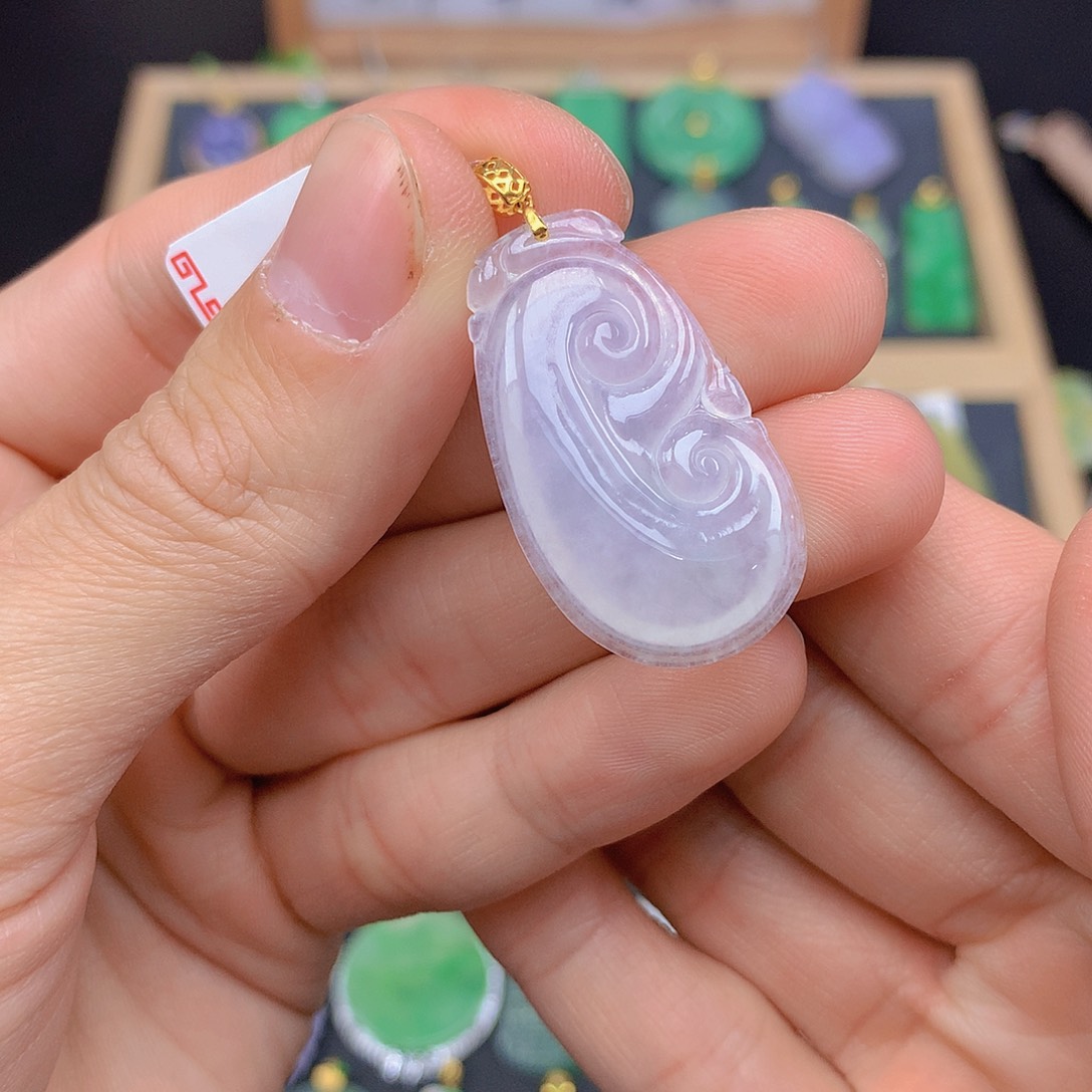 翡翠颈饰18K金镶嵌翡翠