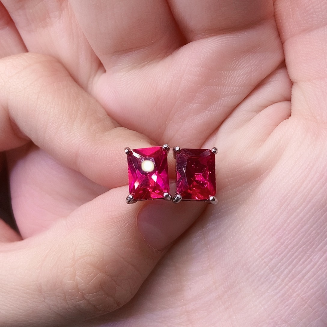 银S925镶嵌红宝石耳饰