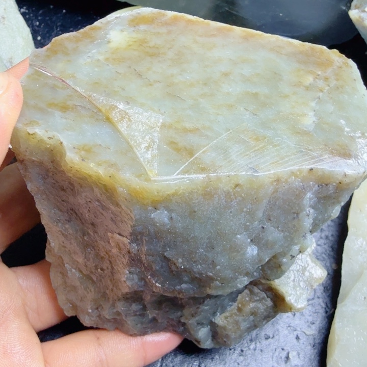 和田玉（糖玉）未镶嵌珠宝奇石