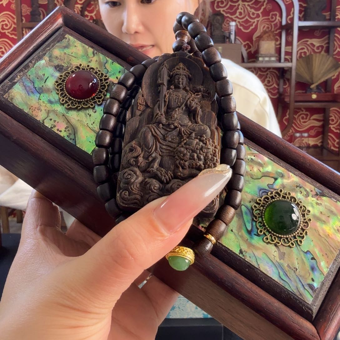 滴血莲花菩提吊坠以图片为准