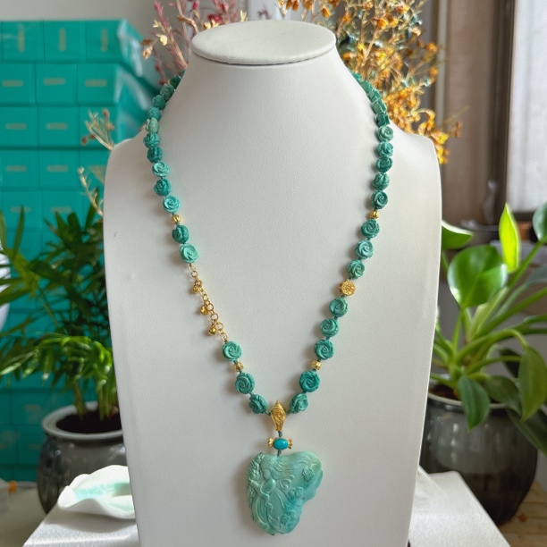 12800绿松石蝴蝶仙子18K金项链，长加延长链约50，主石30.5×35×9mm