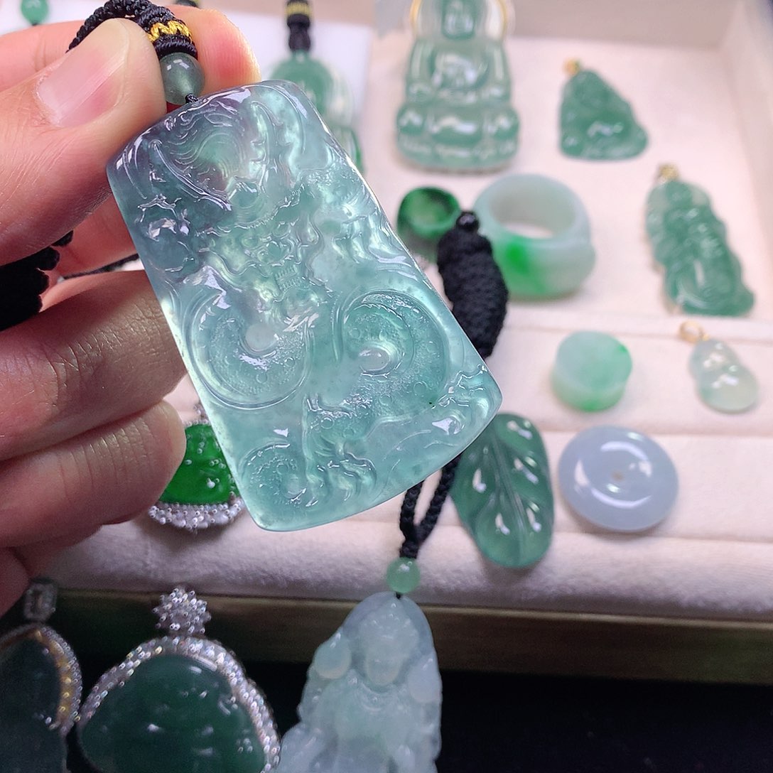 翡翠颈饰未镶嵌翡翠