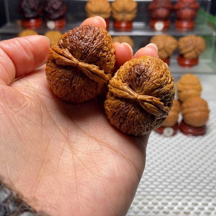 文玩核桃把件12铁将军