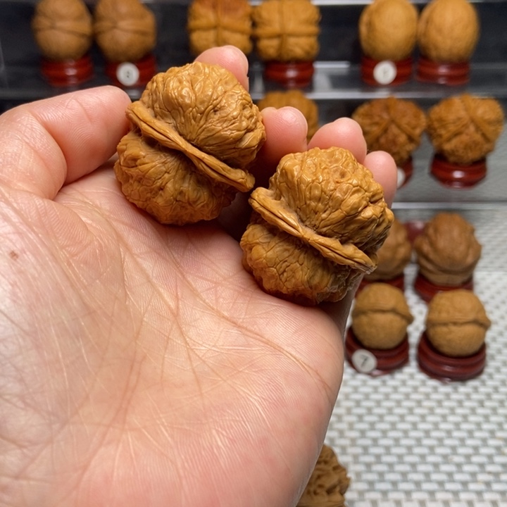 文玩核桃把件1龙鳞舍利疙瘩包