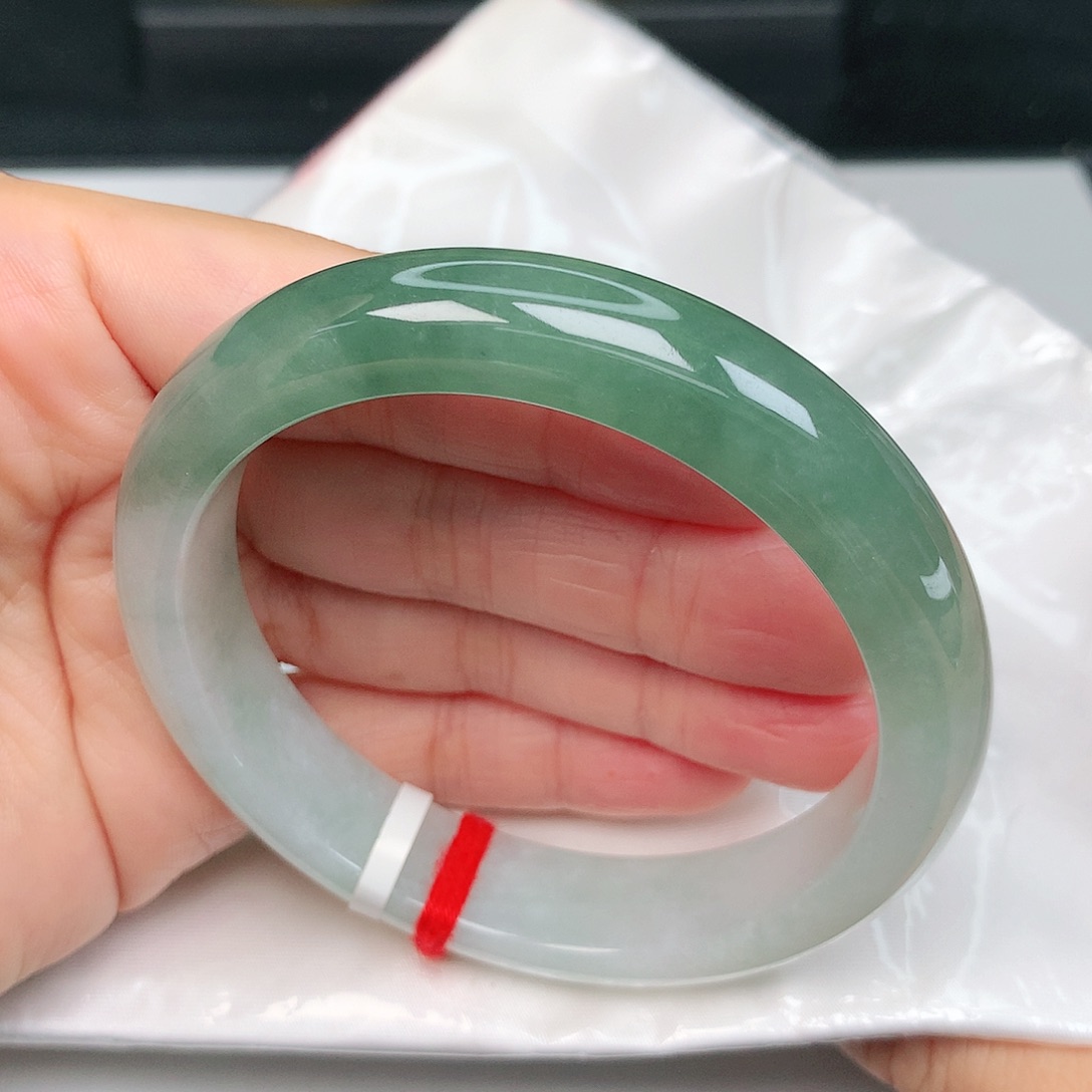 未镶嵌手镯翡翠油绿半山水7