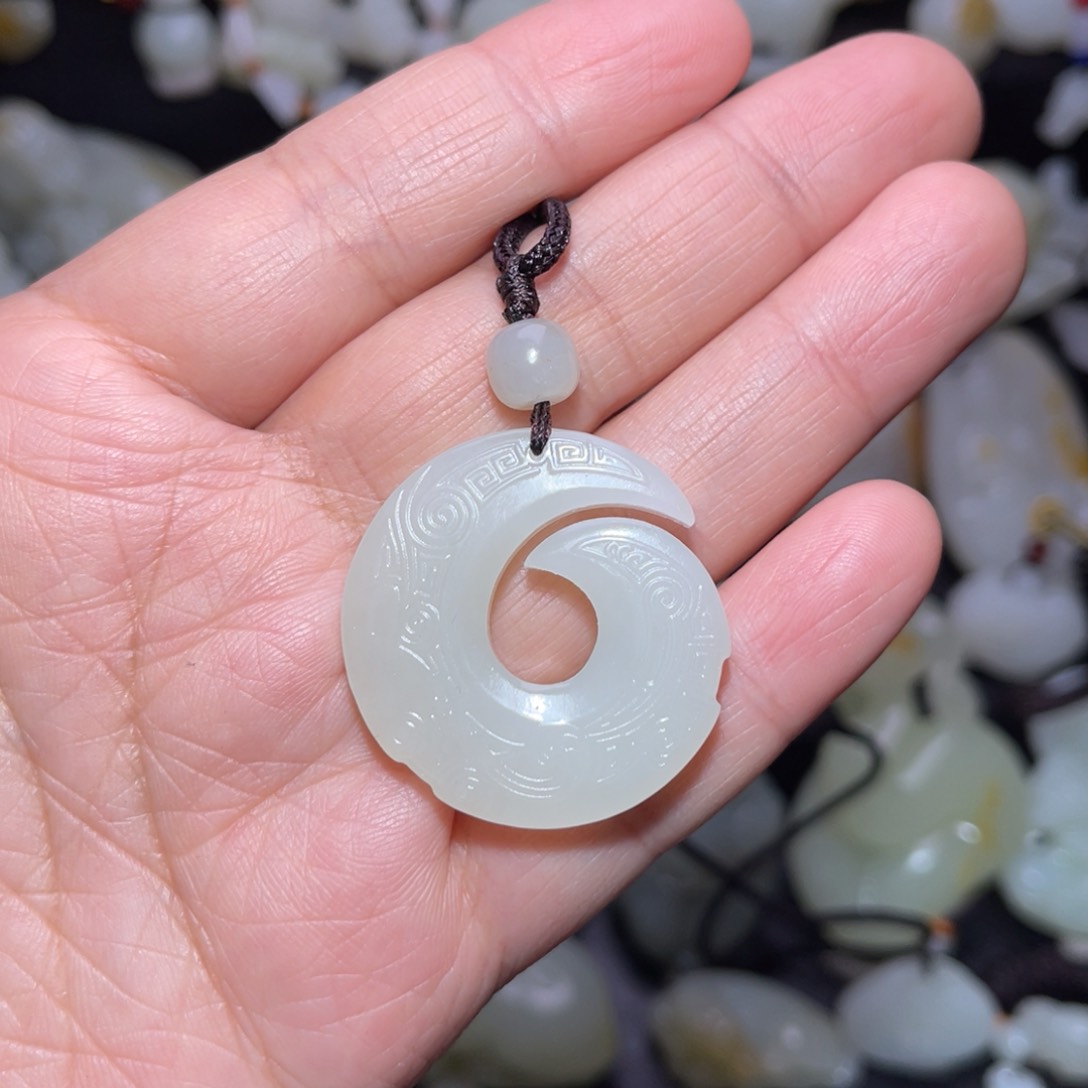 和田玉颈饰未镶嵌