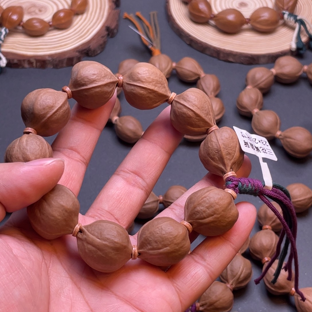 言****橄榄核手串梅林铁核三花鲨鱼背原皮素串23×26尺寸