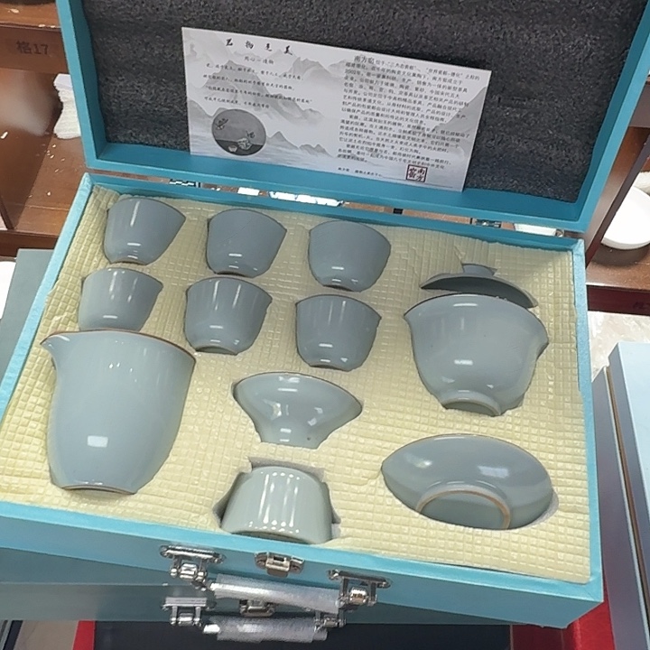 孤品茶具套装等。      