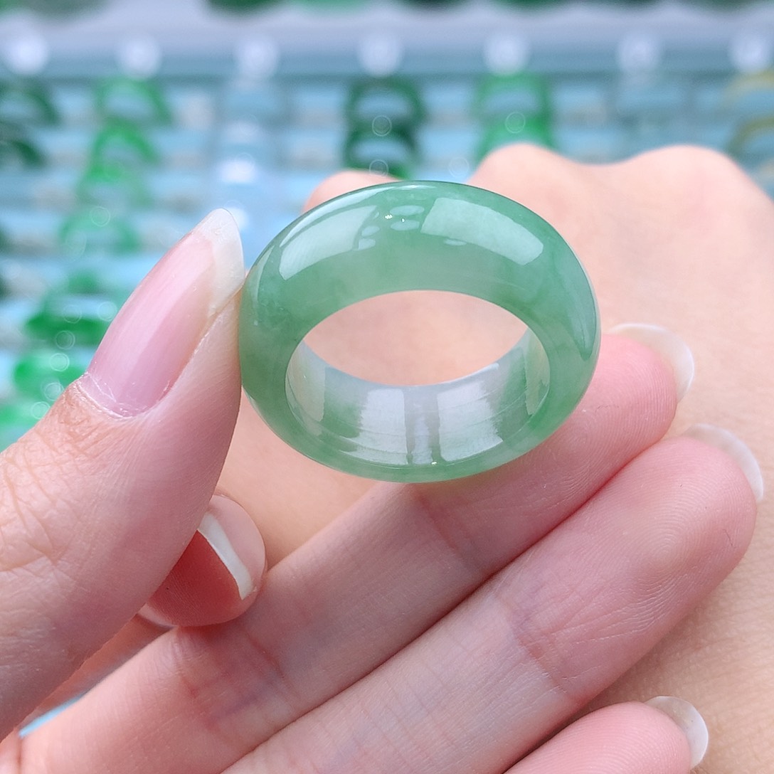 翡翠戒指未镶嵌泽***岩缅甸翡翠A货