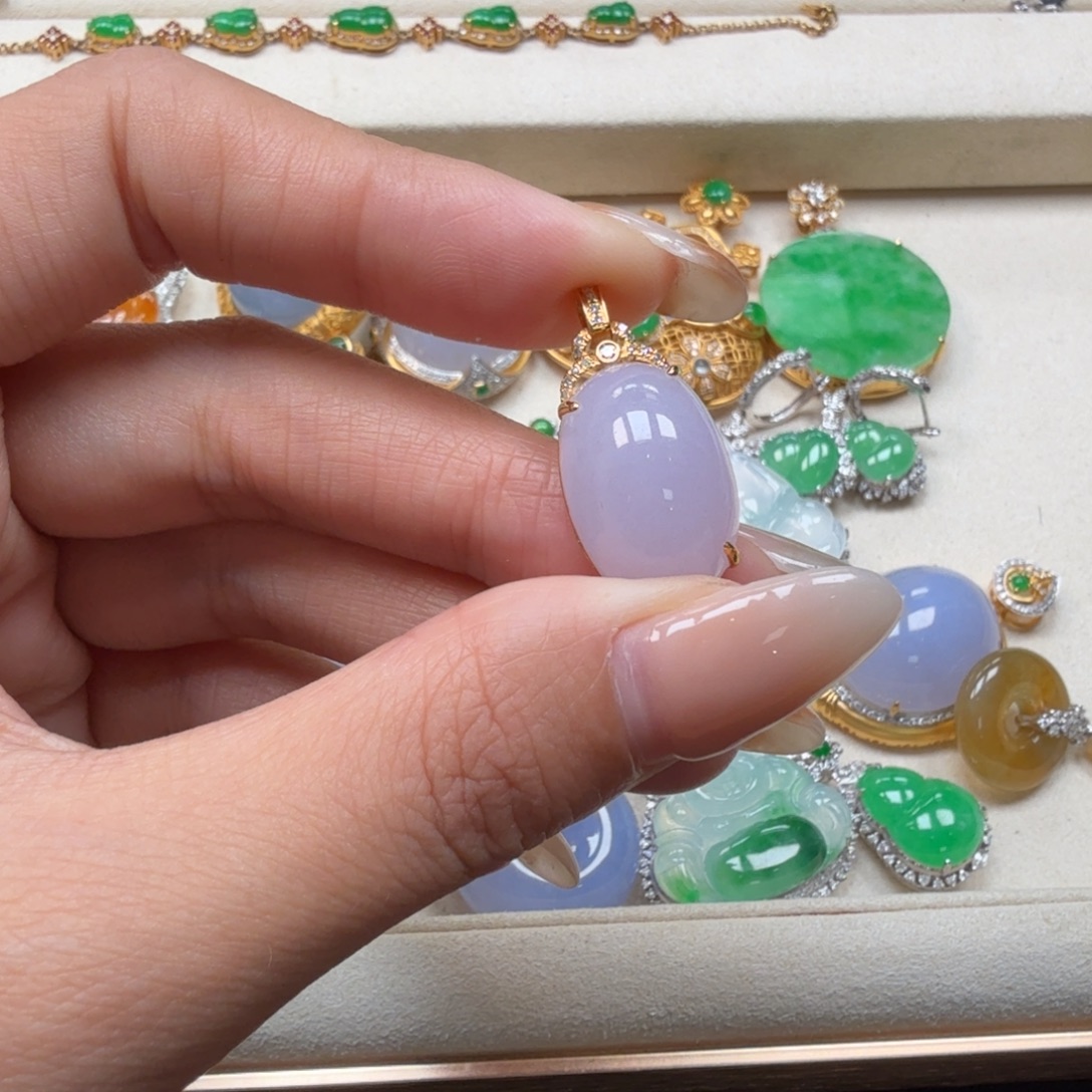 翡翠18K金镶嵌颈饰