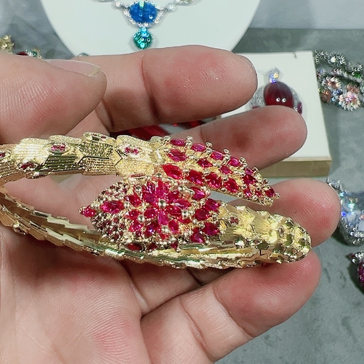 红宝石颈饰未镶嵌