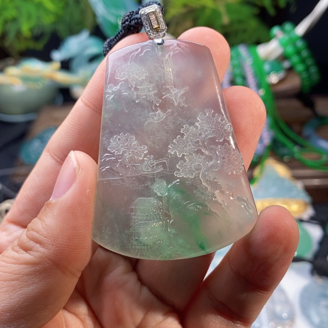 翡翠颈饰未镶嵌高冰飘绿大山水牌