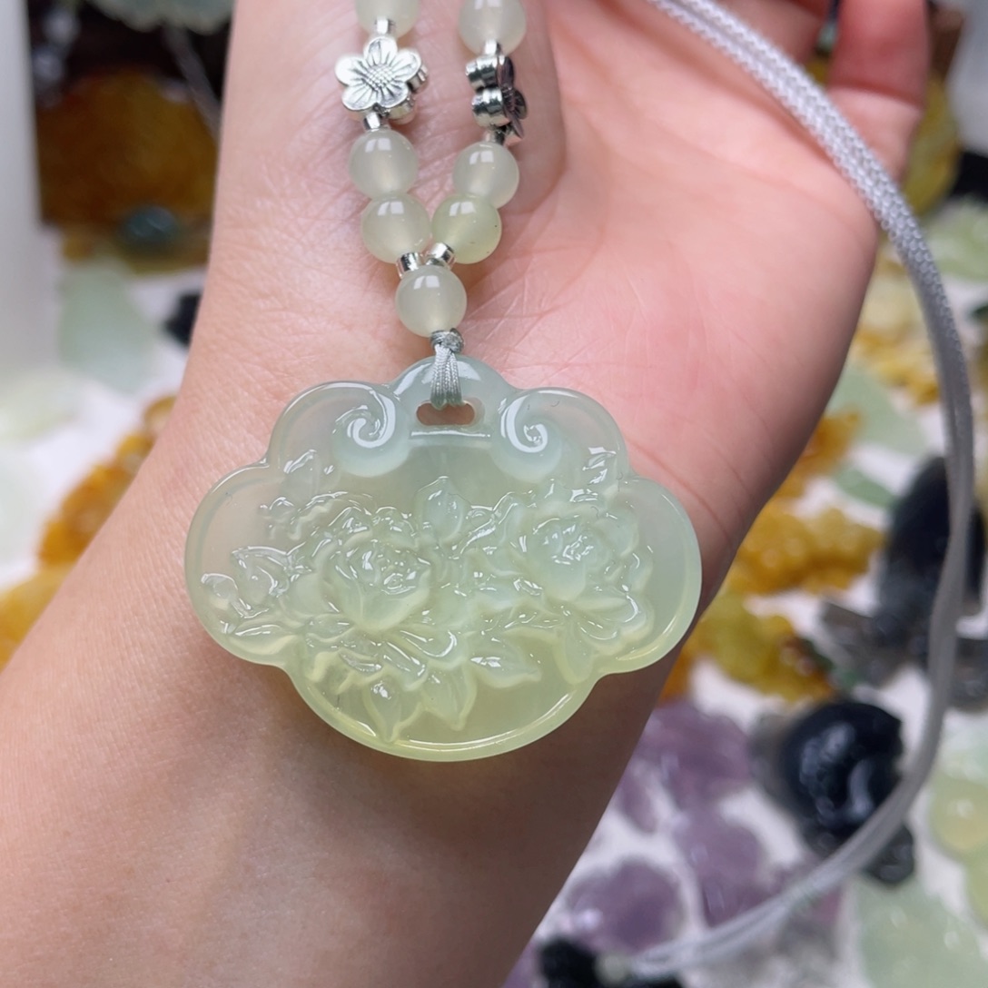 蛇纹石玉颈饰未镶嵌