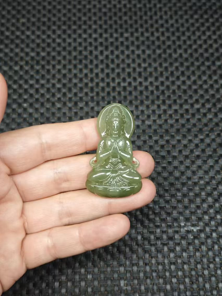 天然和田玉老料观音吊坠油润细腻2.2清货3