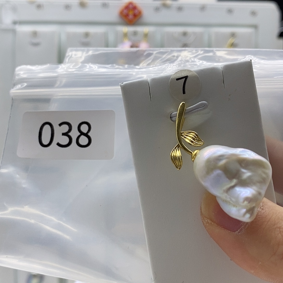 淡水珍珠颈饰合金