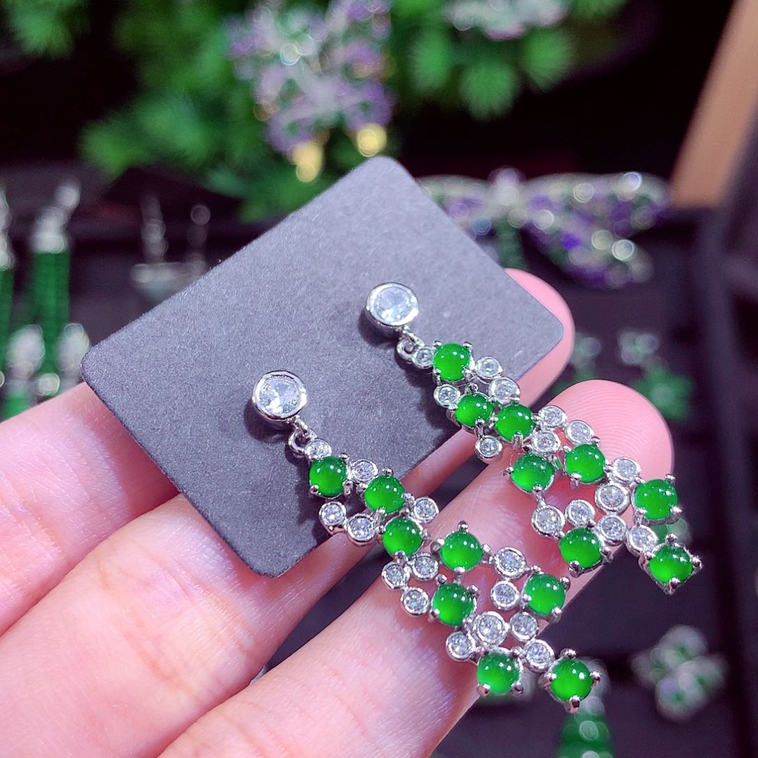 颈饰未镶嵌翡翠天然