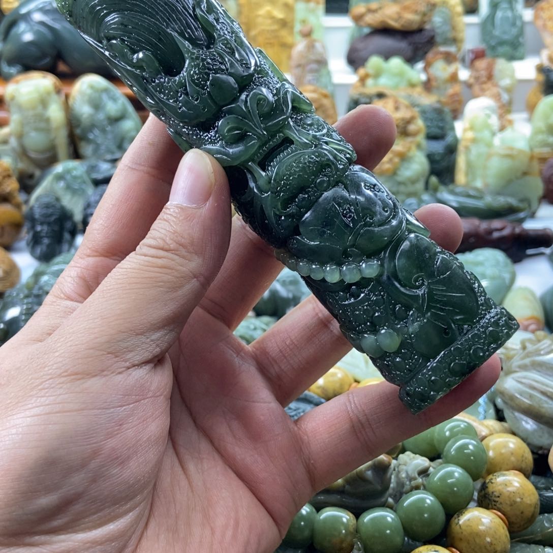 玉***生和田玉（碧玉）未镶嵌把件