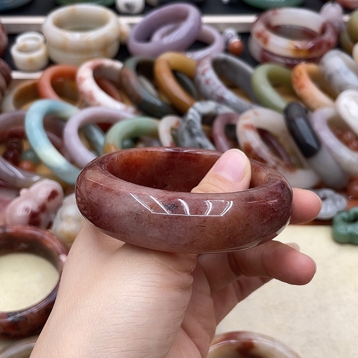 石英质玉圈口56未镶嵌不****。