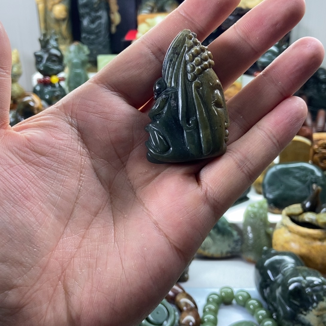 岫岩河磨玉（透闪石质玉）未镶嵌把件