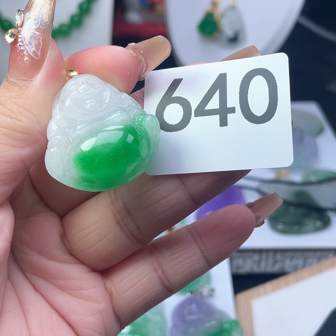 翡翠吊坠(赠链)未镶嵌