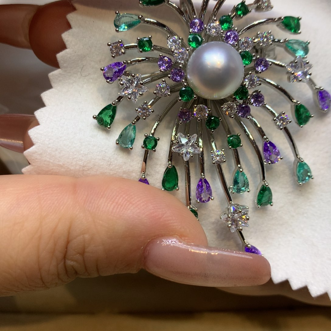 未镶嵌胸饰海水珍珠