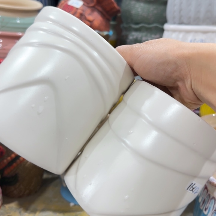 凑9块包邮，有孔，陶瓷花盆