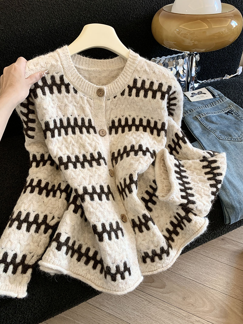 秋冬新款文艺宽松针织外套毛衣女日系复古波浪条纹圆领开衫上衣潮