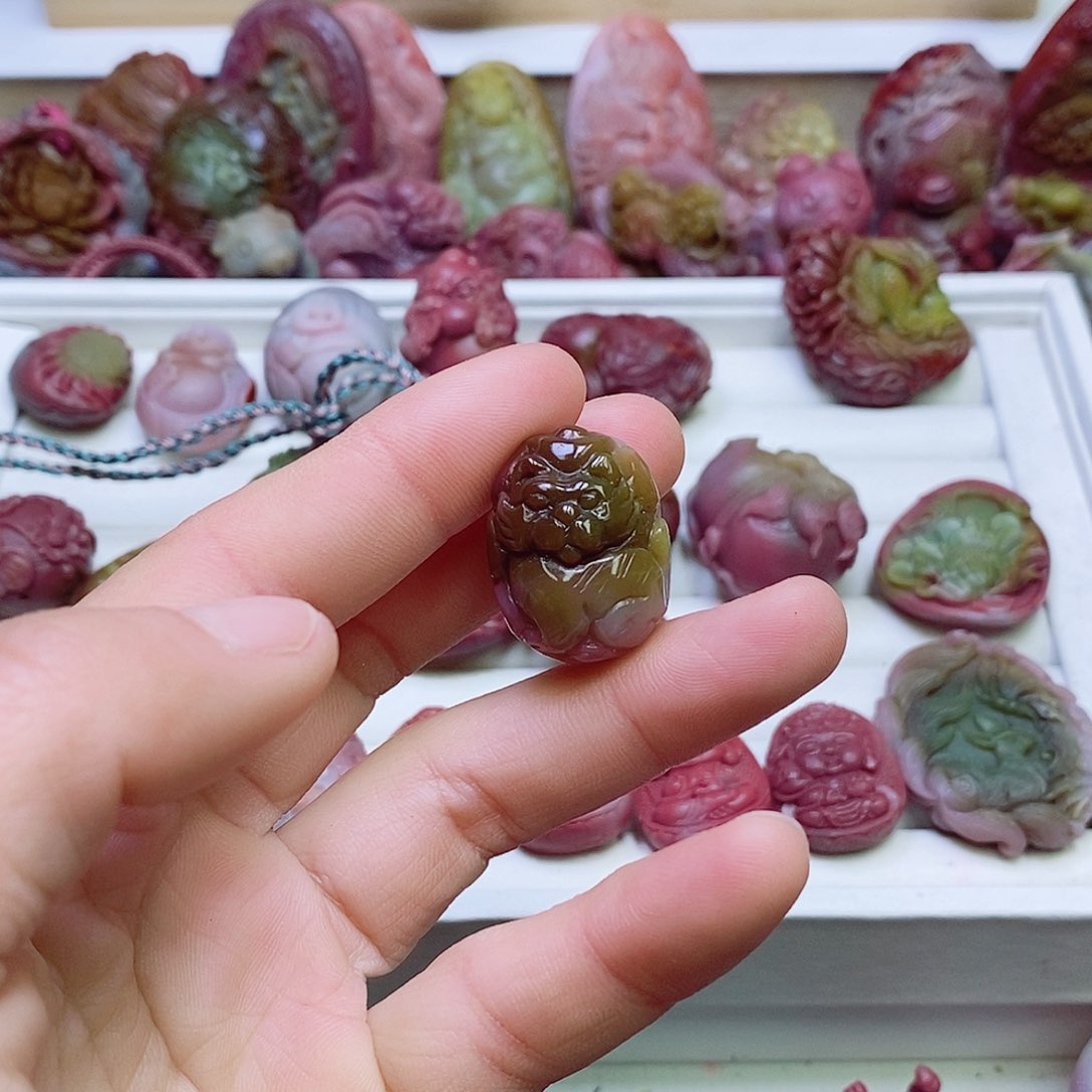 玛瑙/玉髓盐源玛瑙吊坠未镶嵌