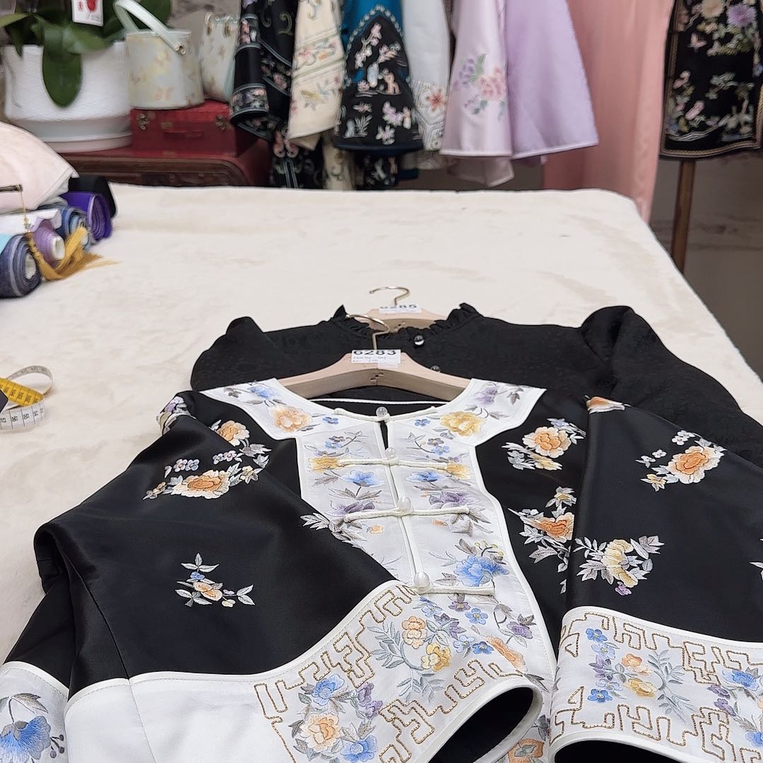 刺绣m****g苏州真丝衣服