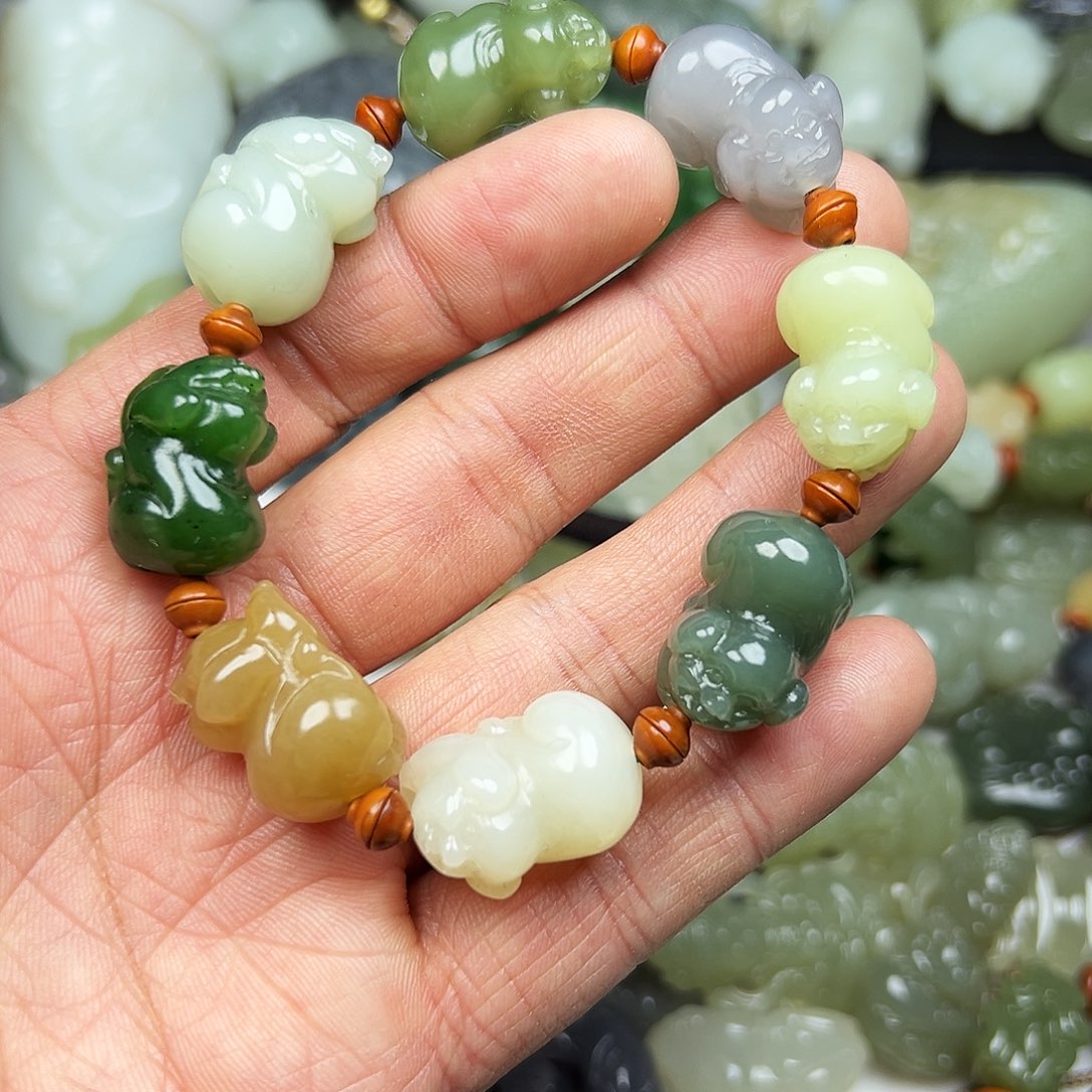 和田玉手串发财猪未镶嵌