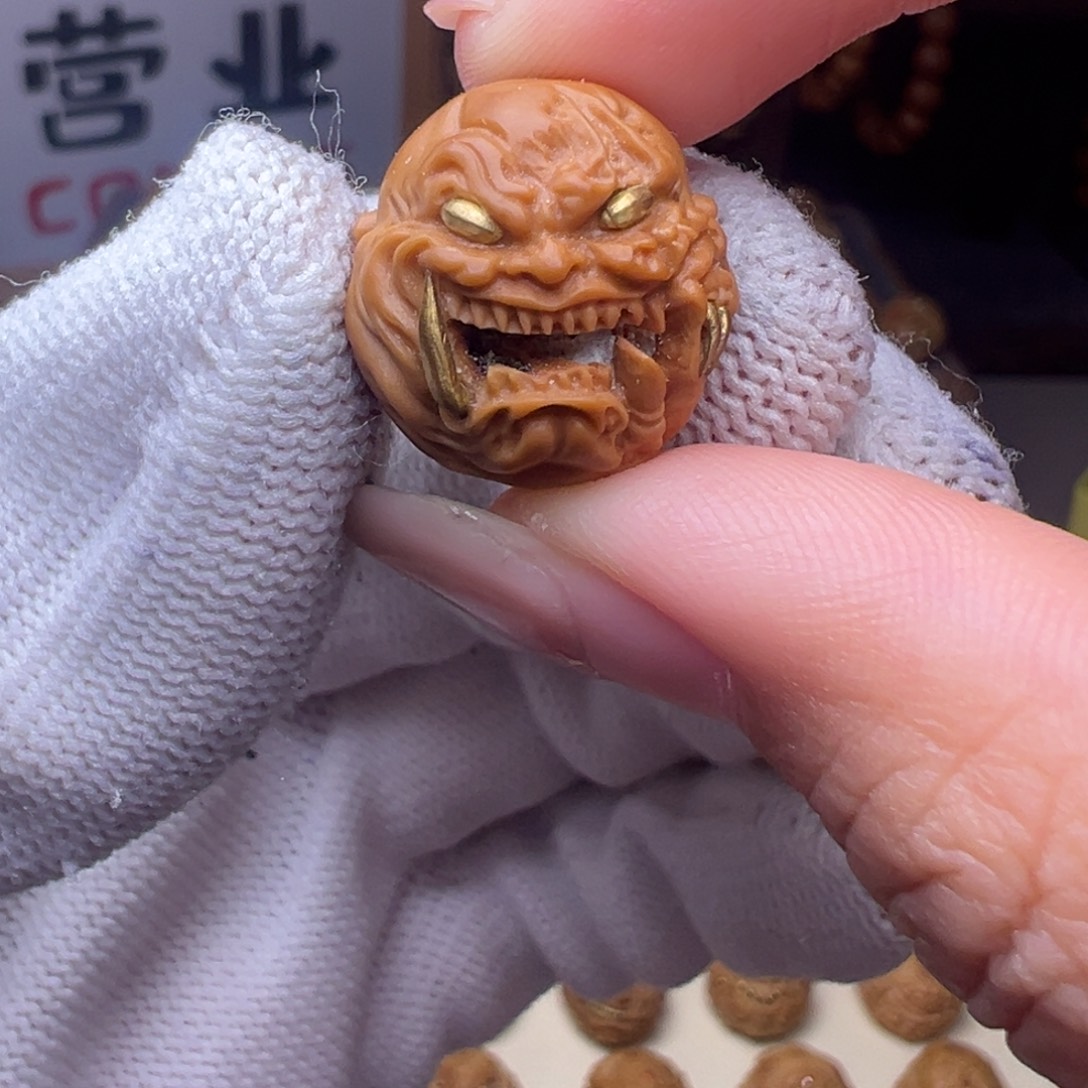 猴头核桃把件镶嵌款獠牙恶僧全品有正常封口线