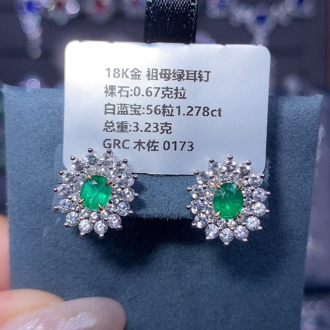 耳钉18K金镶嵌祖母绿