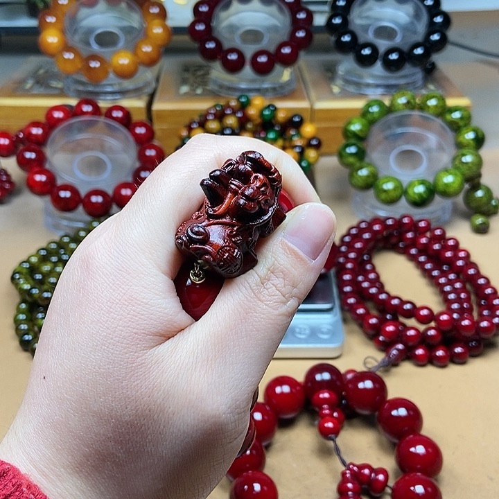 【闪购商品】贝壳杉（血龙木）手串/手链（**）红花梨貔貅一个