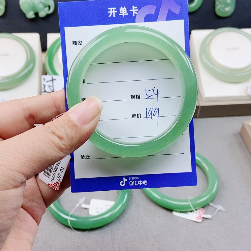 【闪购商品】石英质玉未镶嵌手镯