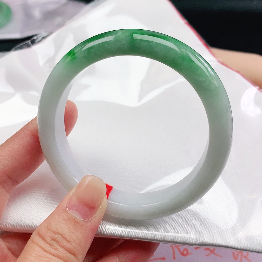 翡翠手镯未镶嵌F***a57圈2495