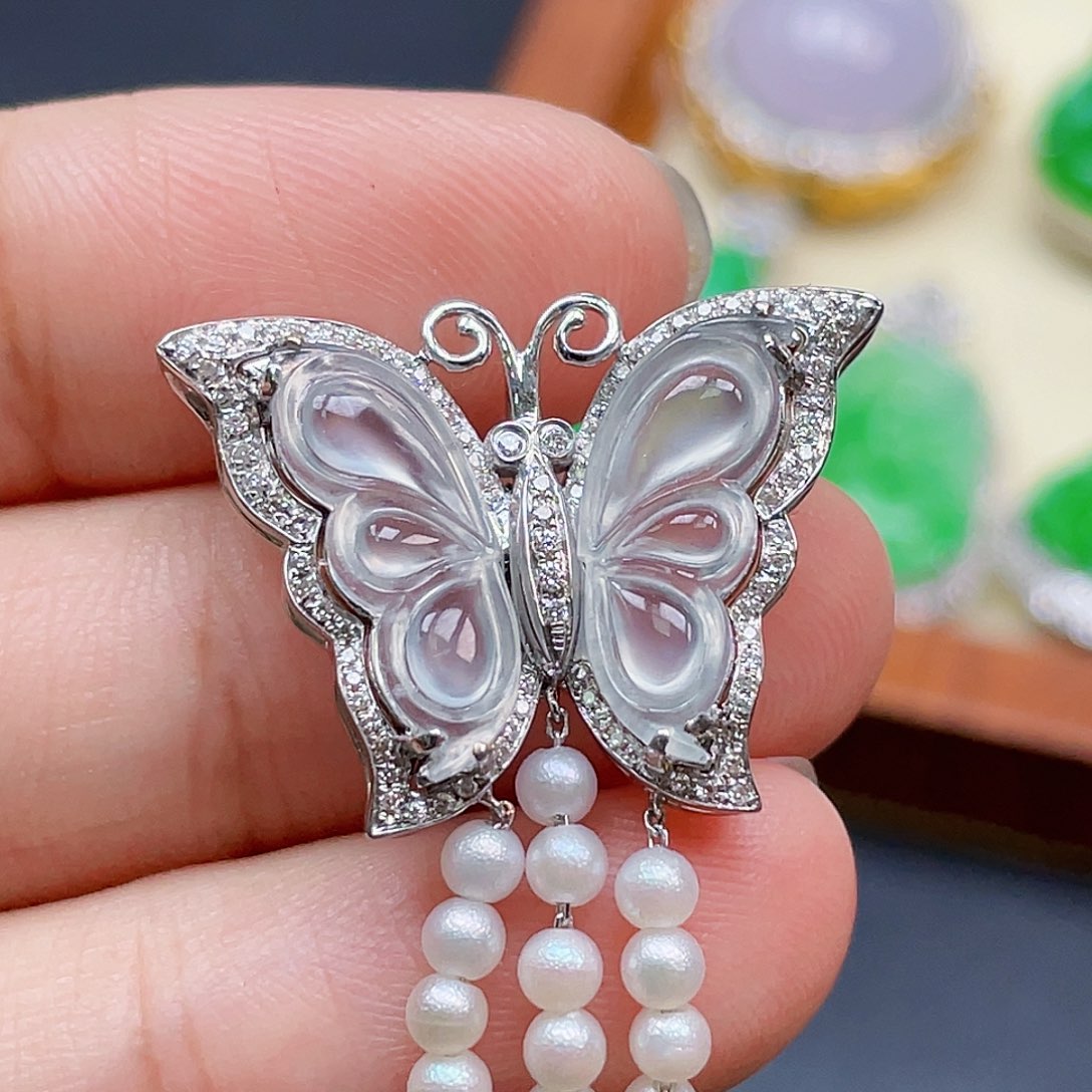 翡翠18K金镶嵌颈饰蝴蝶